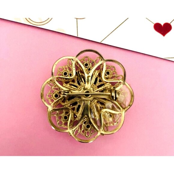 Vintage Faux Amethyst Purple Crystal Filigree Gold Tone Brooch - Picture 3 of 3